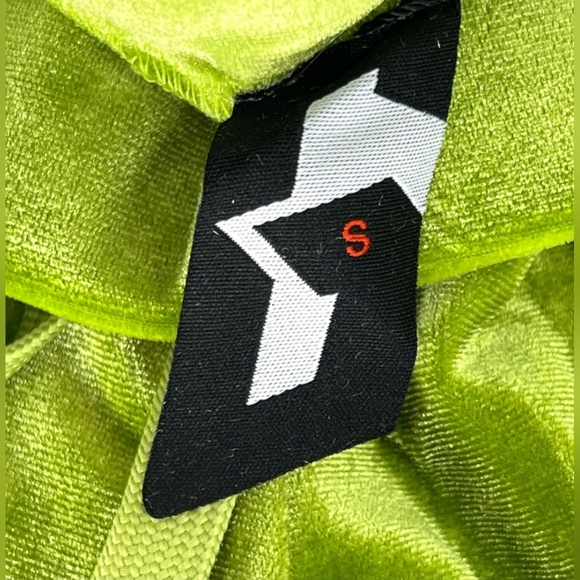 GSUWOO Apple Green Velour Shorts - Picture 3 of 11